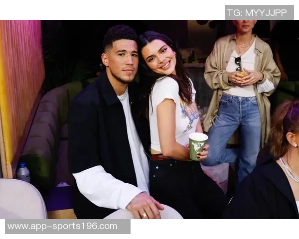 杜兰特与美女记者互动频频邀请共赏比赛后共享烧烤时光