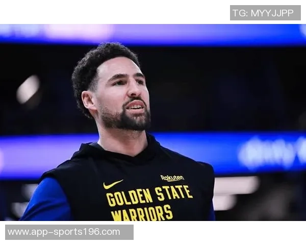 克莱兴奋拿到比赛用球期待三分球里程碑的到来 克莱兴奋拿到比赛用球期待三分球里程碑的到来