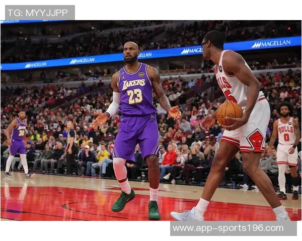 拉拉维亚称赞詹姆斯无私助攻八村塁得分展现团队精神